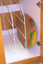 Wire tray cabinet divider